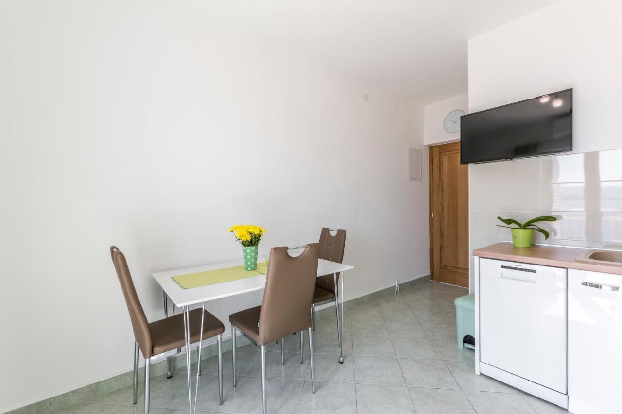 Apartmani Bezmalinovic Bol Exterior photo
