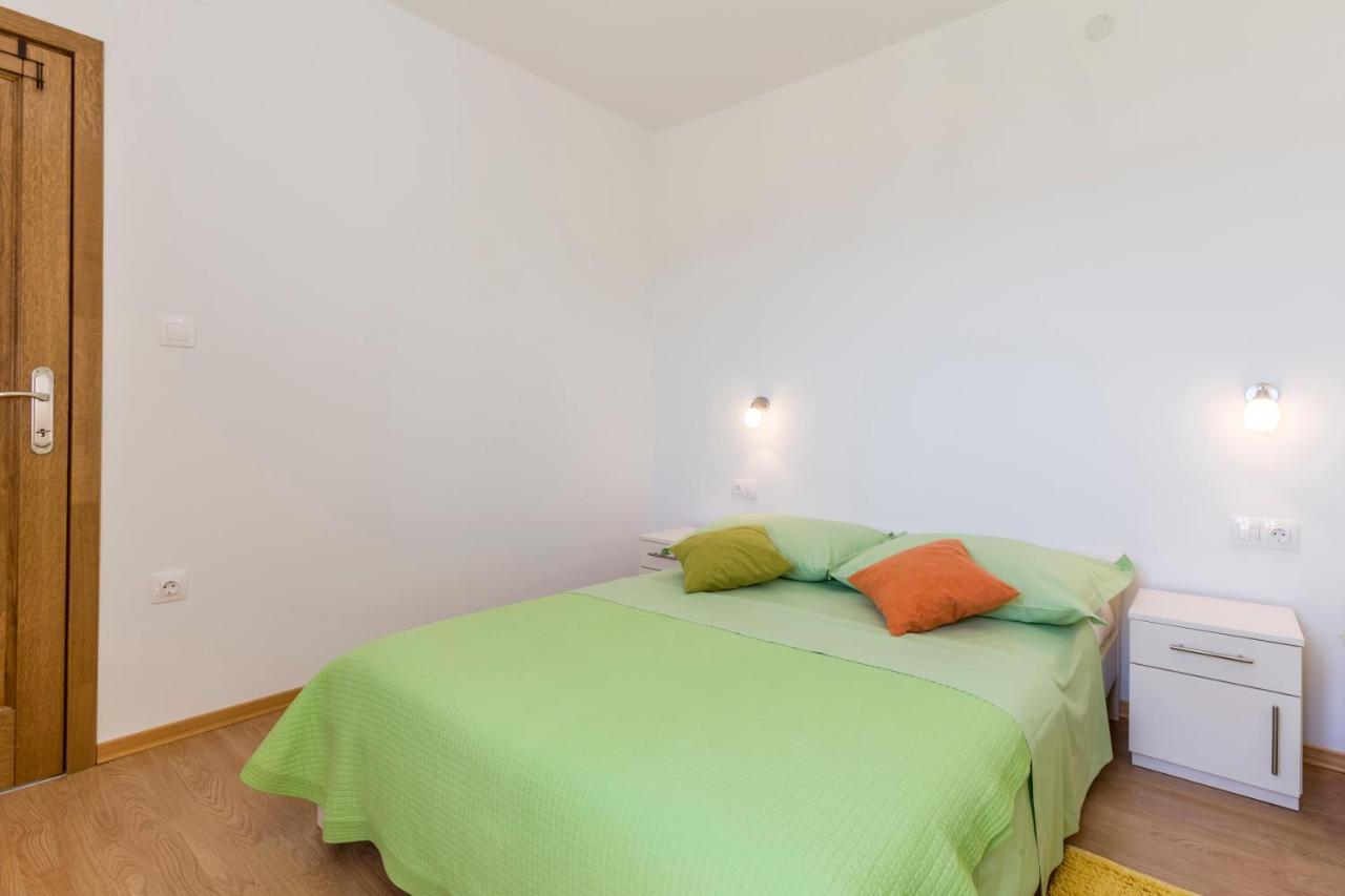 Apartmani Bezmalinovic Bol Exterior photo