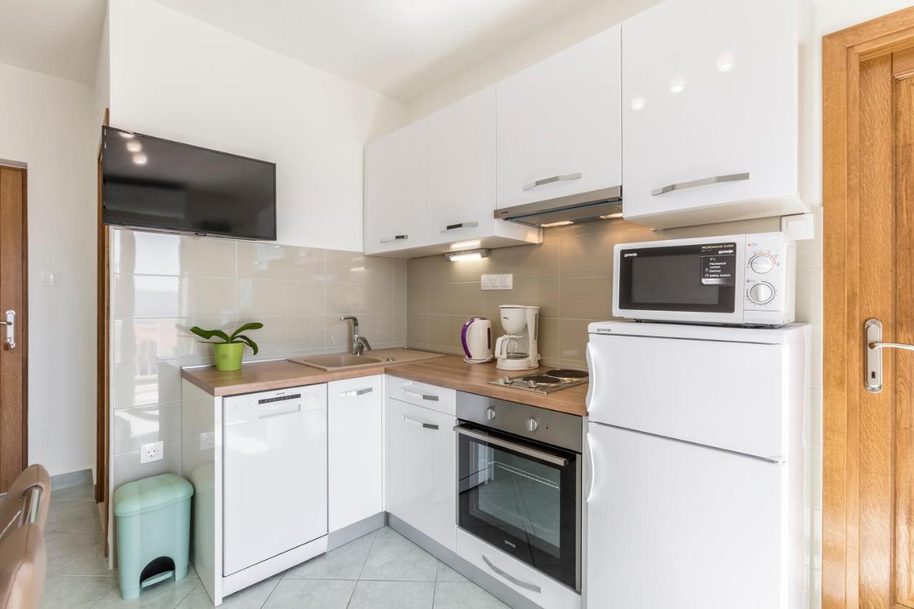 Apartmani Bezmalinovic Bol Exterior photo