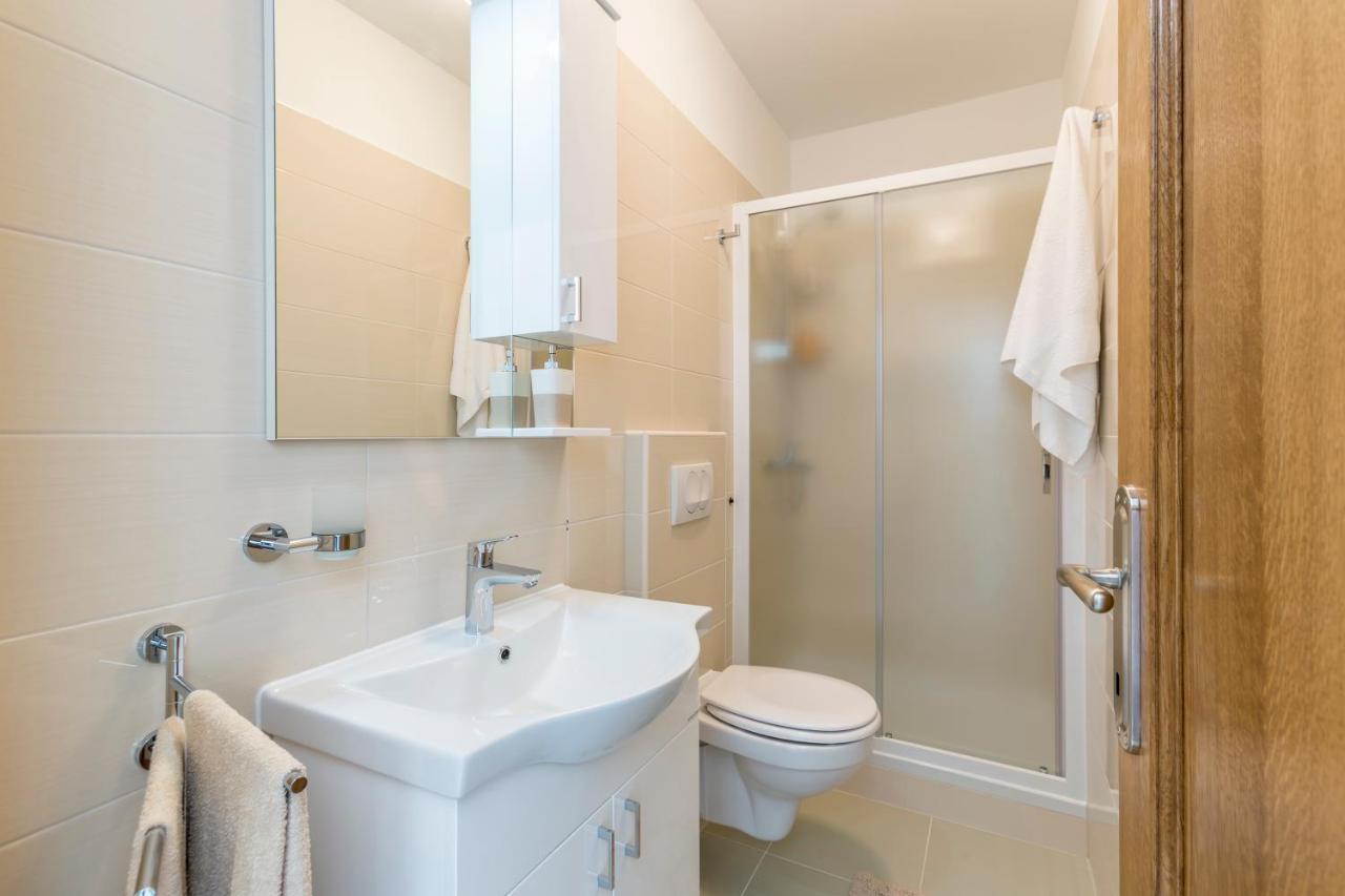 Apartmani Bezmalinovic Bol Exterior photo