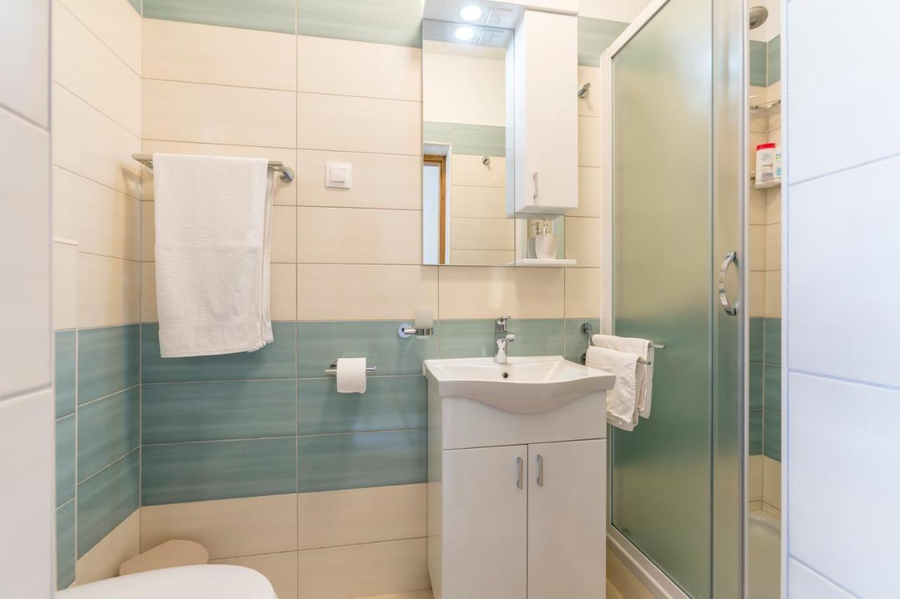 Apartmani Bezmalinovic Bol Exterior photo