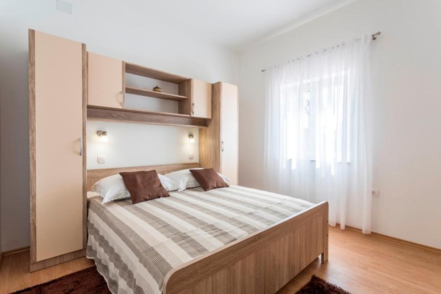 Apartmani Bezmalinovic Bol Exterior photo